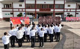 天全县红军纪念馆迎来“七一”参观